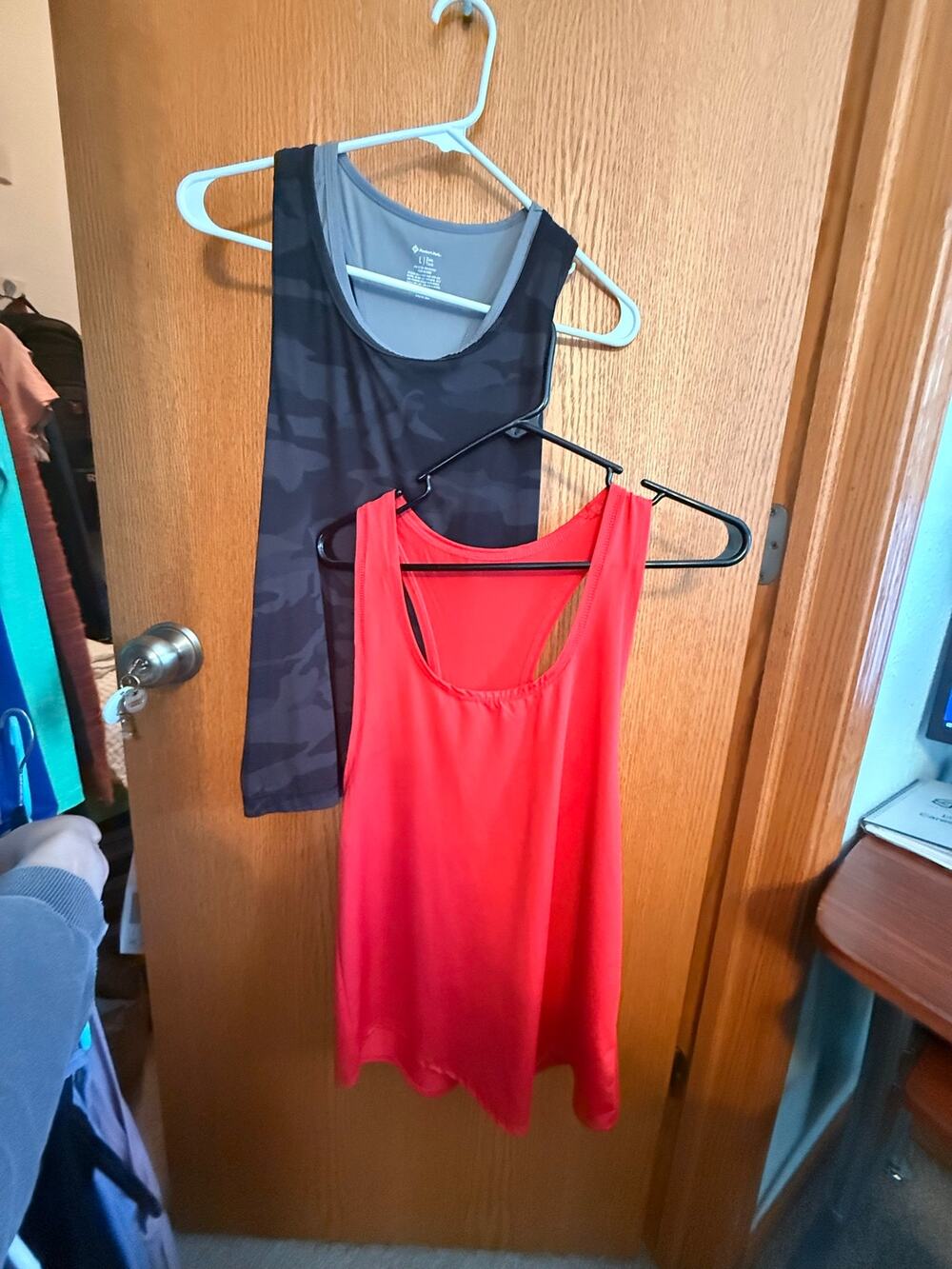 Athletic Tanks Women’s Size Large